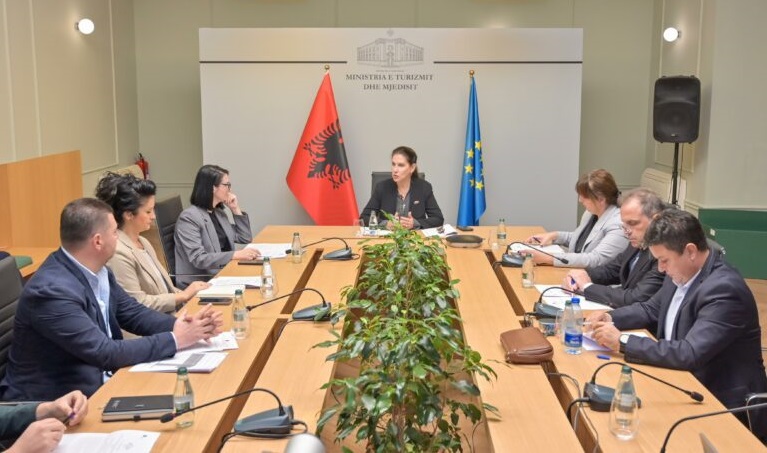 Rregullat e reja per sezonin veror 2025, Kumbaro: Prioritet plazhet publike